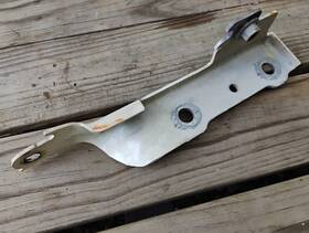 Gm1236127 Aftermarket Products Gr16022 Passenger Side Hood Hinge Bracket 07-14 Suburban Tahoe Escalade Yukon
