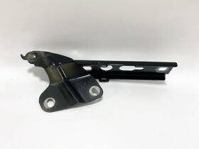 8u0-823-302 Audi 15-18 Q3 Front Right Rh Pass Side Hood Bonnet Hinge Bracket Oem