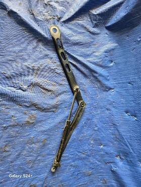 118-58149 Bmw 88 89 90 91 92 735i Hood Hinge 136561