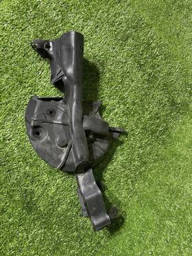 51768066661 Bmw 2015-2018 M3 M4 F80 F82 F83 Left - Engine / Hood Seal 8066661