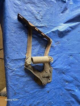 118-00111r Buick 69 70 Electra Right Hood Hinge 42121