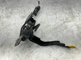 84337735 Cadillac 2019-2023 Xt4 Hood Primary And Secondary Latch Oem