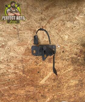 13512288 Chevrolet 2014 - 2020 Impala Front Hood Bonnet Lock Latch Oem