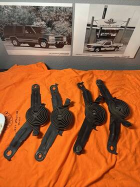 15035591l Chevrolet 99-06 Chevy Silverado Yukon Suburban Pair Hood Hinges Oem