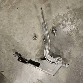 9.8896r Chevrolet 2012 Chevy Equinox Passenger Side Hood Hinge With Bolts