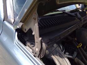 118.gm8m06 Chevrolet Truck Silvrdo15 2006 Hood Hinge 3743903