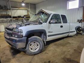 180.gm8n02 Chevrolet Truck Silvrdo25 2002 Hood Latch 2072534