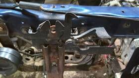 181.gm8f05 Chevrolet Truck Hood Latch Fits 2005 Colorado