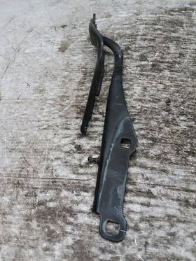 118.ch1t15 Chrysler 300 2015 Hood Hinge 67954
