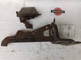 181.fd1i71 Ford Hood Latch And Center Support From 1971 Maverick 1969 1970 71 1972 10084850