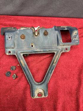 10247776 General Motors Camaro/firebird Hood Latch Lock Bumper Support Bracket 93-02 Oem