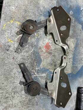 15705112 General Motors 99-07 Chevy Gmc 1500 Truck Pair Hood Hinges Original Gm