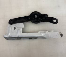 20913882blk General Motors 2007-2013 Chevy Silverado Right Hood Hinge Support Bracket P/n Oem