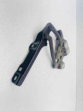 27640145 General Motors 16-19 Cadillac Cts Hood Hinge Left Hand Passenger Side Oem