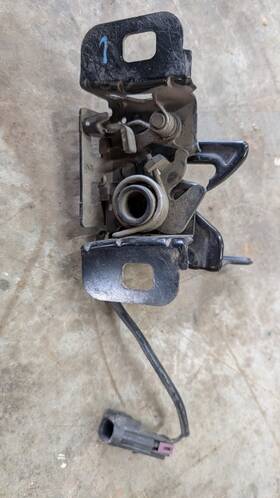 19420437 Gm Genuine Parts Hood Release Latch 2010-2011 Camaro