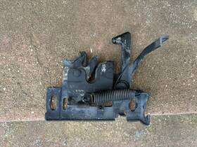 22586576 Gm Used 1991 - 1994 Chevy Cavalier Sunbird Hood Latch Lock