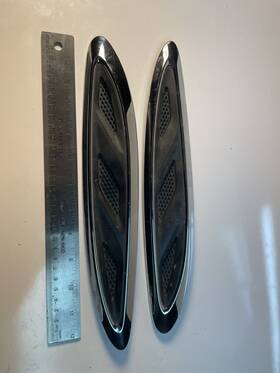 231424431 Gm 23142430 Used Oem Side Hood Vent Ornament Pair