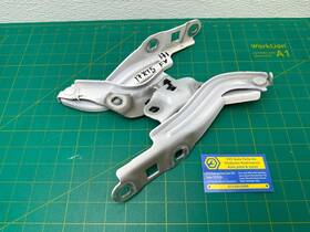 23186613 Gm 17-25 Cadillac Xt5 - Front Left And Right Hood Hinge Pair Set Oem