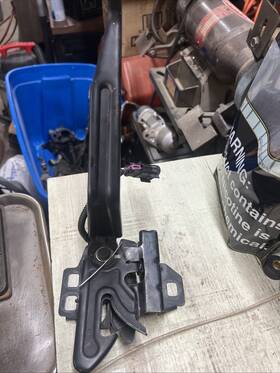 Gm 25904877 Oem Hood Latch 2008-2012 Buick Enclave -
