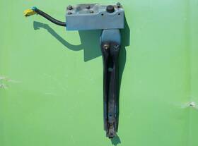 3001-3377 Gm Geo Metro 95-01 Radiator Support Center Bracket 30013377 Oem Blue Hood Latch Lsi