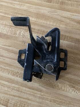 6565652 Gm 2001-2005 Chevrolet Malibu Classic Oem Hood Latch Safety Hold Down