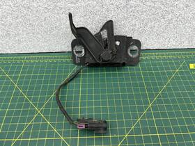 92233982 Gm 2010-2015 Chevrolet Camaro Ss Rs Zl1 Oem Hood Latch Catch #92233982