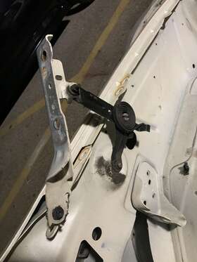 25870070 Gm-left 2007-14 Cadillac Escalade/ Avalanche/ Suburban/tahoe/yukon Hood Hinge- Lh