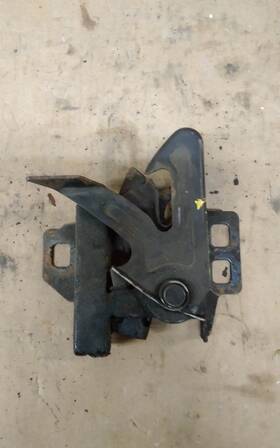 181.gm9f07 Gmc 2004 2007 2009 Envoy Hood Latch Assembly