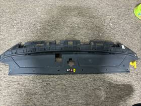 88390-s2500 Hyundai 2021 Santa Fe Upper Grille Mount Latch Cover Sb Wall