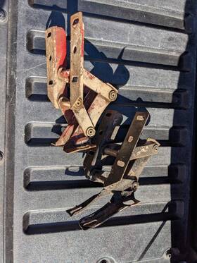 Jaguar Bd4379 Pair Of Bonnet Hood Hinges For Xk140