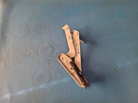 118.ki1100 Kia 2000 Sportage Hood Hinge 134004