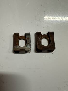 1239940148 Mercedes Pair Of Good Used Hood Hinge Retainer Clips W107 W123 1239940148 Mercedes Pair Of Good Used Hood Hinge Retainer Clips W107 W123