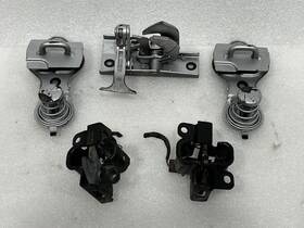181.mb1v05 Mercedes-benz 2003 2004 2005 2006 E55 E320 E500 W211 Hood Lock Latches And Striker