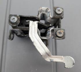 A1268800760 Mercedes Benz C126 Lower Left Hood Catch 380sec 500sec 560sec 1268800760