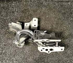A2068803901 Mercedes-benz A2068803801 C300 Hood Hinge Set Left And Right 2022 Oem