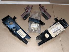 62210-70f00 Oem Nissan 240sx S14 1995-1998 Hood Hinges And Bumper Stays Lot