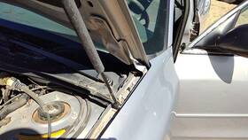 12457715 Oldsmobile 1999-02 Intrigue Driver Left Hood Hinge Assembly Silver 17u