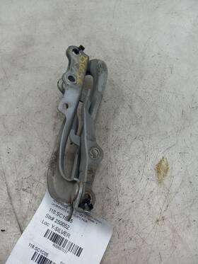 118.sc1c05 Scion 05 Tc Hood Hinge Pair