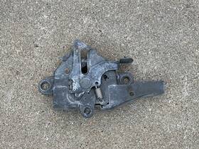 181.sc1a05 Scion 04-06 Xa Hood Latch
