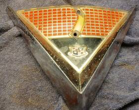 296394 Studebaker 1952 Commanders Hood Emblem