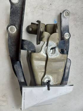 118.to1317 Toyota 2017 Tacoma Sr5 3.5l Rwd At Left And Right Side Hood Hinges