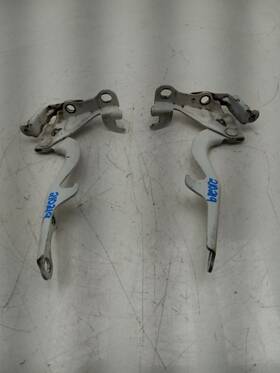 118.to1402 Toyota 02 Sienna Hood Hinge Pair Wht-040