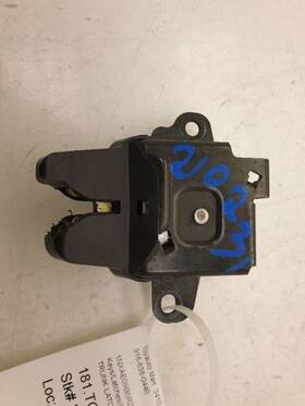 181.to1b94 Toyota 93-95 Corolla Trunk Latch