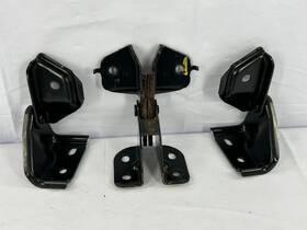 Toyota 71301-35020 1996-2002 4runner Center Rear Left And Right Side Seat Hinge Assembly Oem