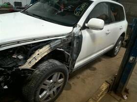 118.vw1505 Volkswagen Touareg 2005 Hood Hinge 10167110