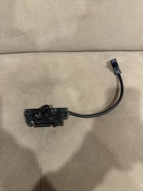 Volvo 32405508 2019-2025 Xc40 Front Left Driver Side Bonnet Hood Lock Latch Oem